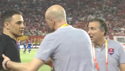 22, 特鲁瓦保级成功球迷狂欢庆祝整夜