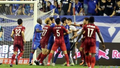 慕尼黑德比战火药味十足险冲突