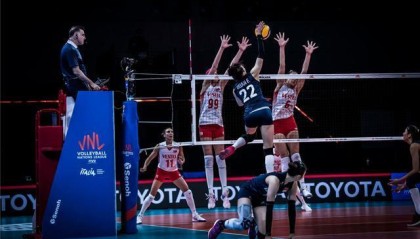 马赛客负弱旅爆冷,球迷质疑教练排兵布阵