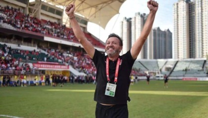 AC米兰主场溃败,球迷高呼教练下课