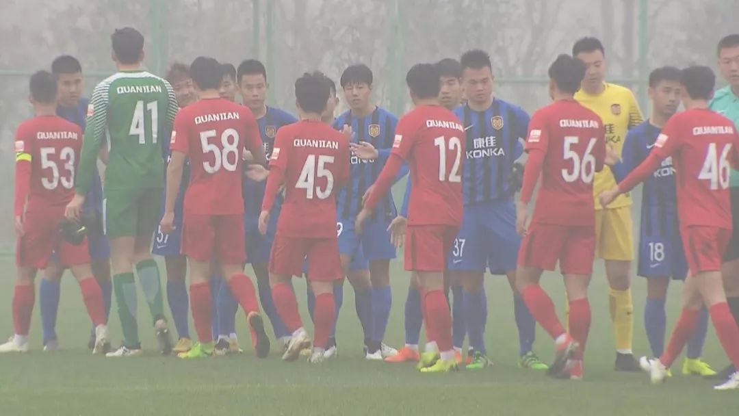 乌迪内斯主场雨战告捷,湿滑场地难挡犀利反击  乌迪内斯主场雨战告捷,湿滑场地难挡犀利反击