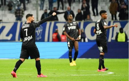 马赛补时绝平摩纳哥延续争冠悬念  马赛补时绝平摩纳哥延续争冠悬念